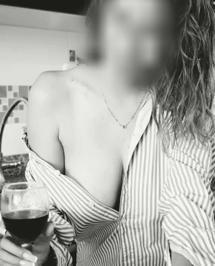 Amira, 38