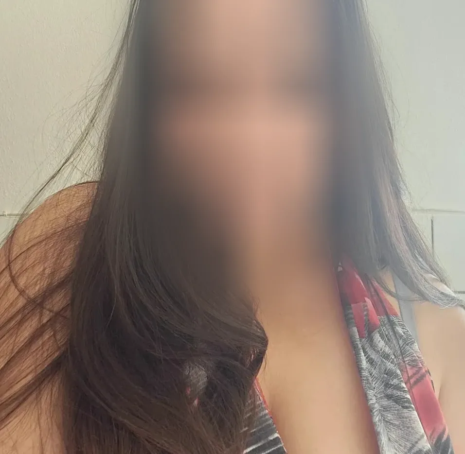 Ella, 25
