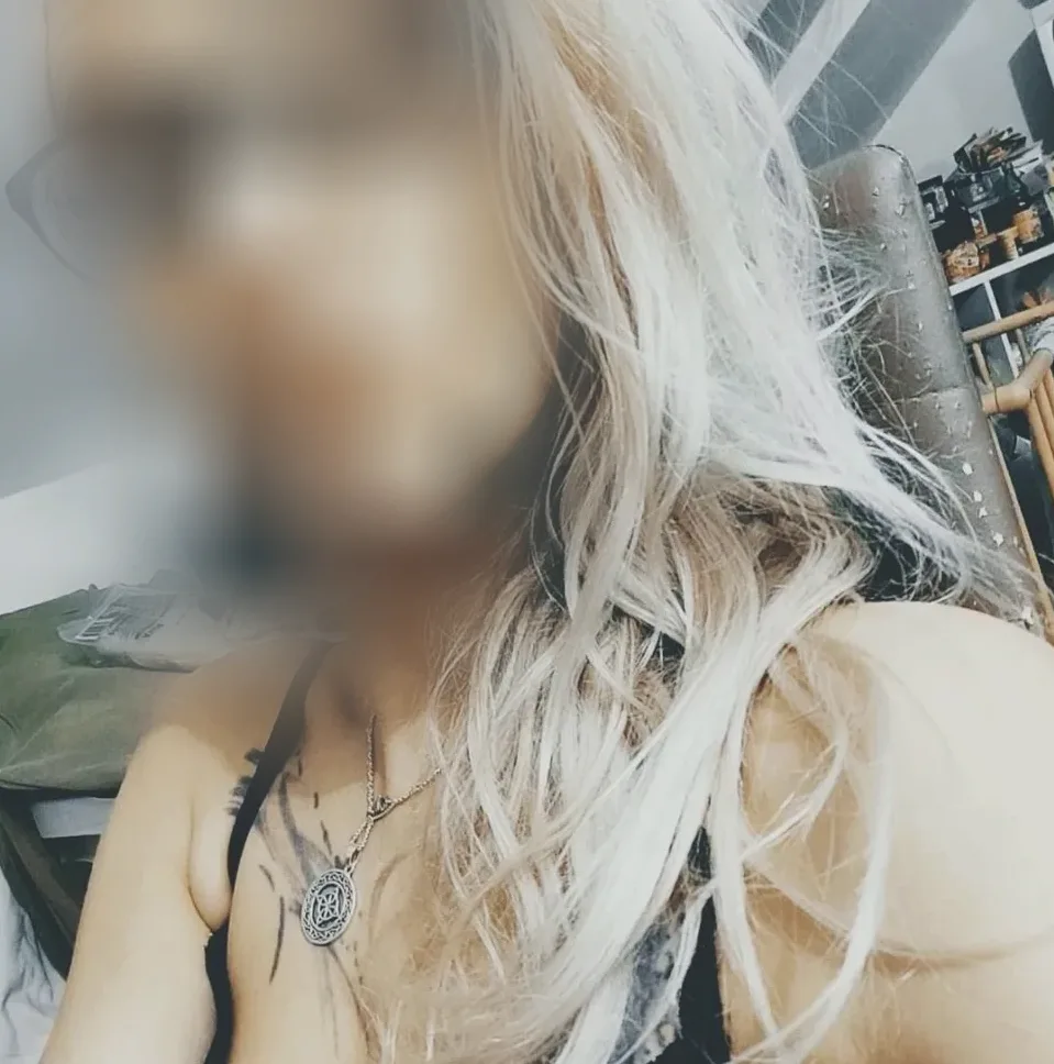 Ella, 30