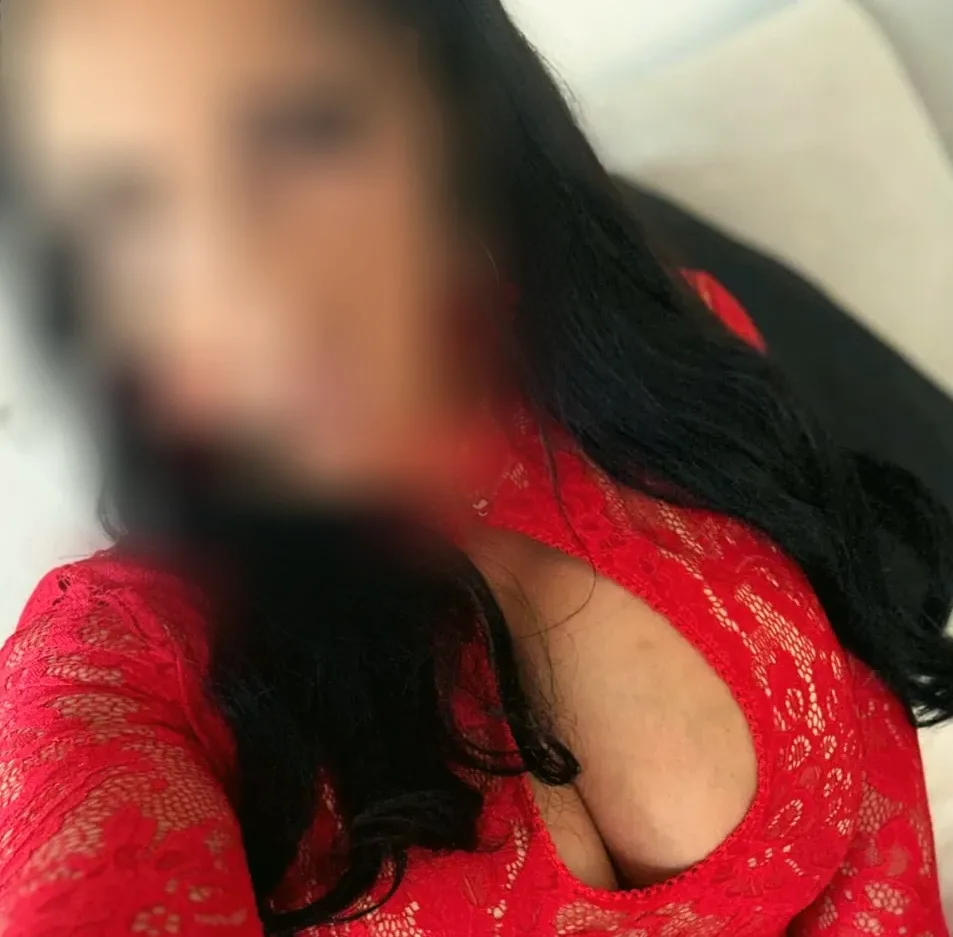 Emilia, 37