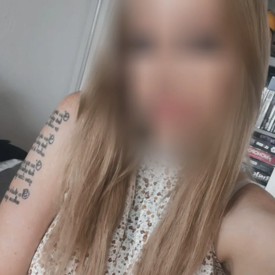 Eva, 30