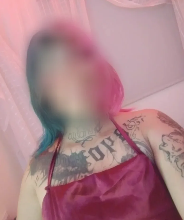 Greta, 32