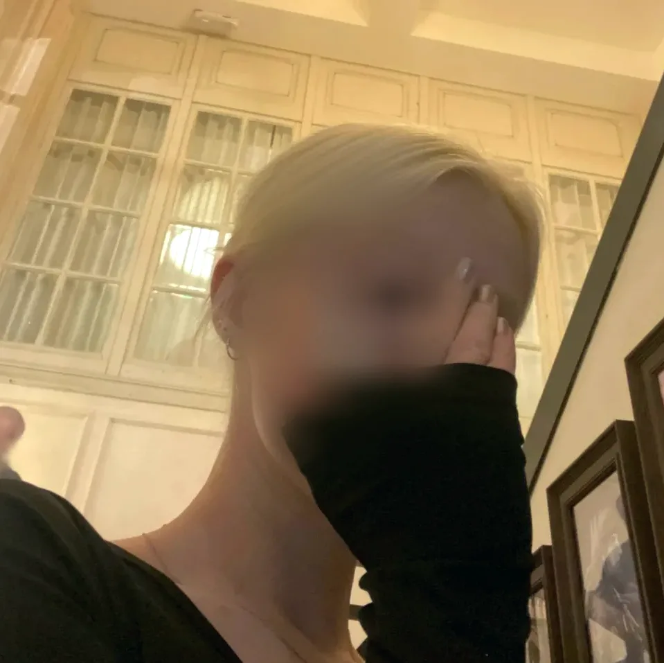 Helena, 24