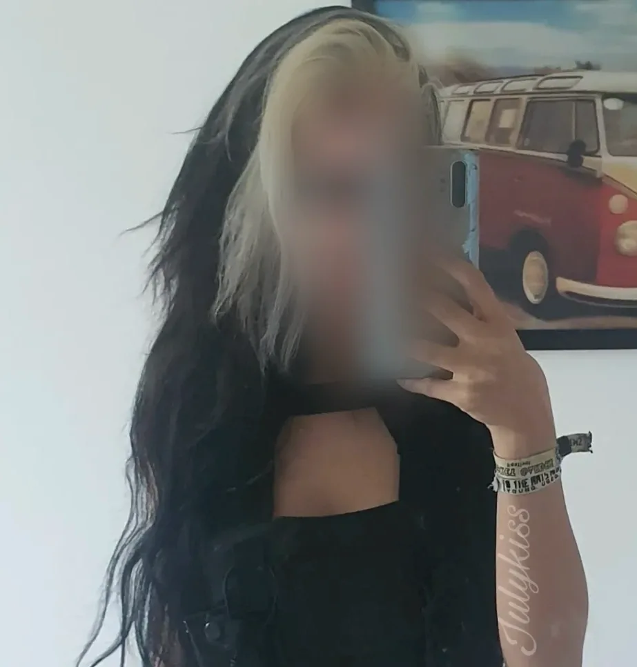 Isabelle, 26
