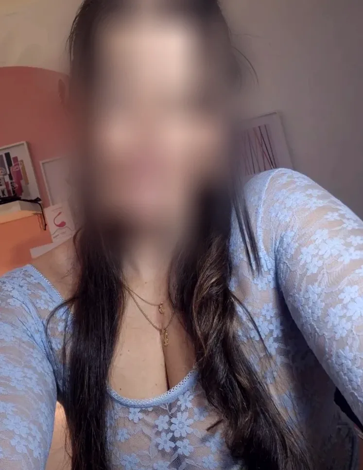 Karin, 33