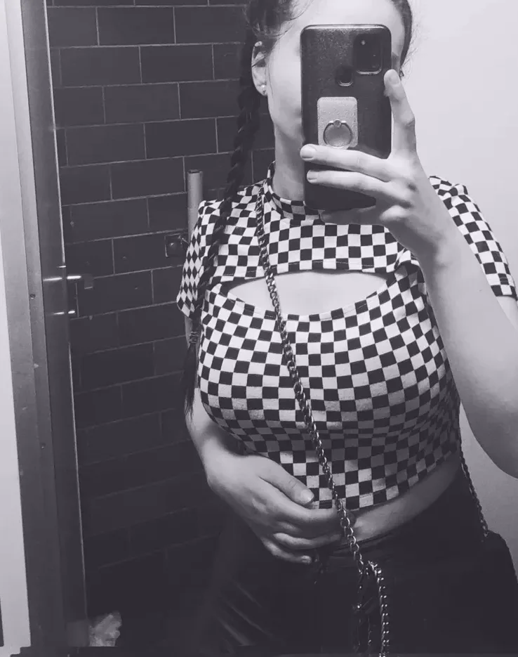 Leila, 24