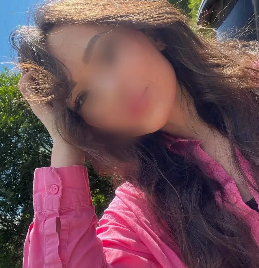 Nour, 25