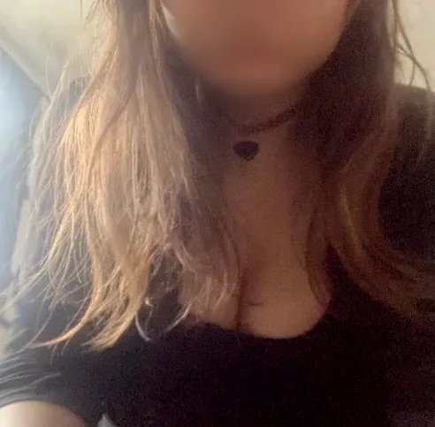 Sandra, 28
