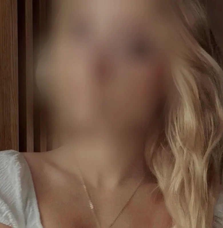 Sara, 19